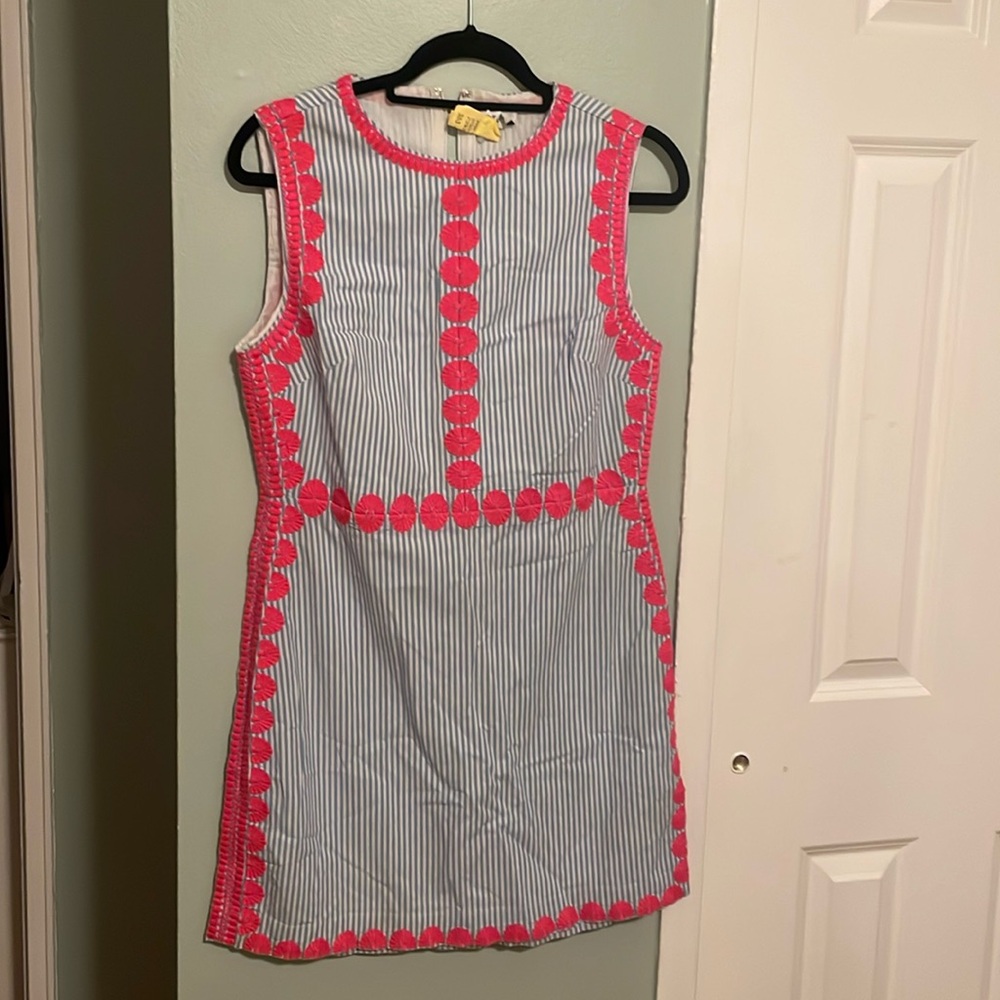 EUC Vineyard Vines Size 8